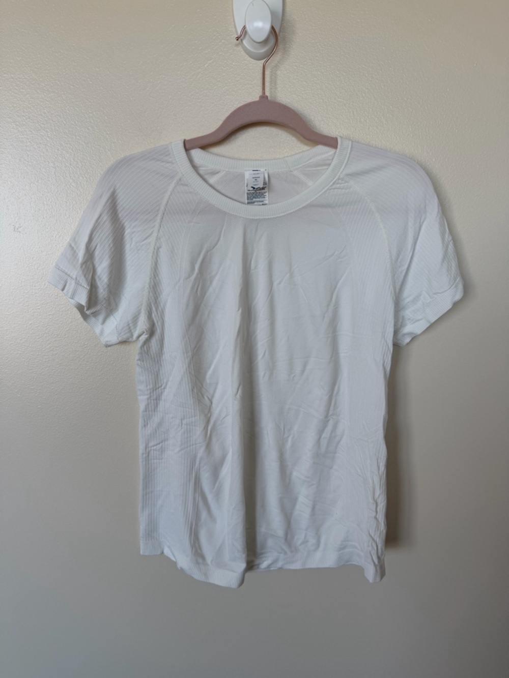OLD NAVY Seamless Go-Dry White Short Sleeve Tee